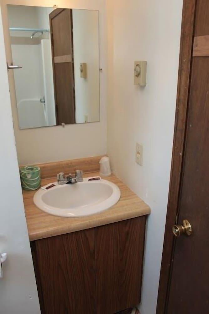 The Villager Motel photo 29