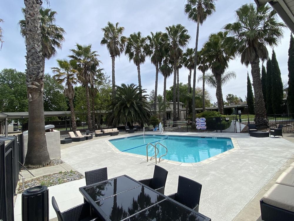 Prodigy Hotel, a Days Inn by Wyndham photo 37