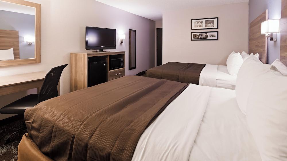 Ramada by Wyndham Cedar Rapids South photo 14