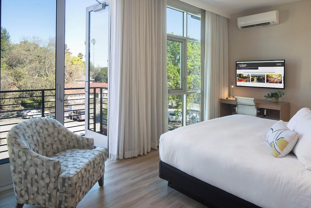 Art House Hotel and Suites photo 19