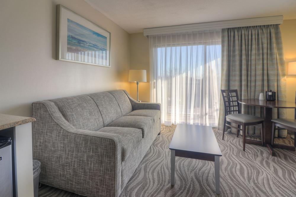 The Breakers Hotel & Suites photo 55