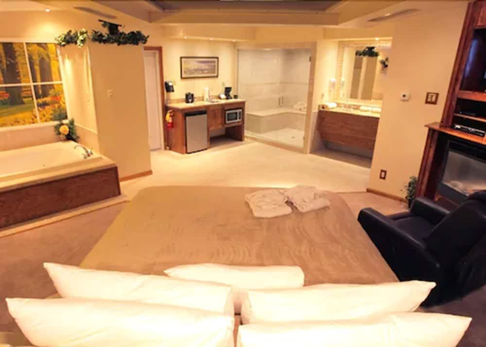 Sybaris Pool Suites Indianapolis photo 10