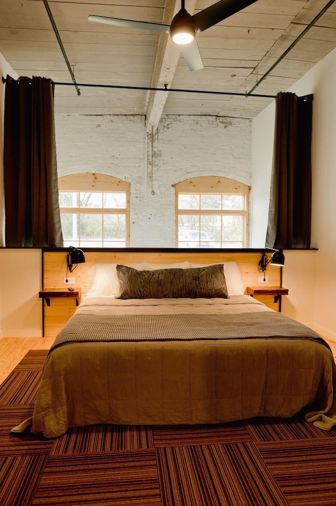 Loom Room Retreat photo 3