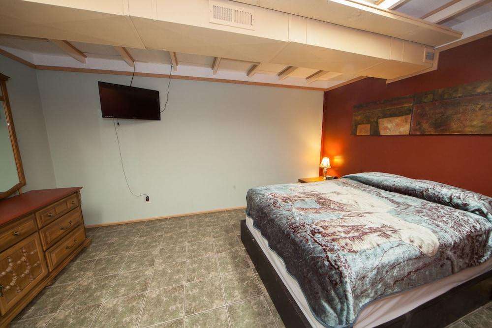 Log Cabin Lodge & Suites photo 56