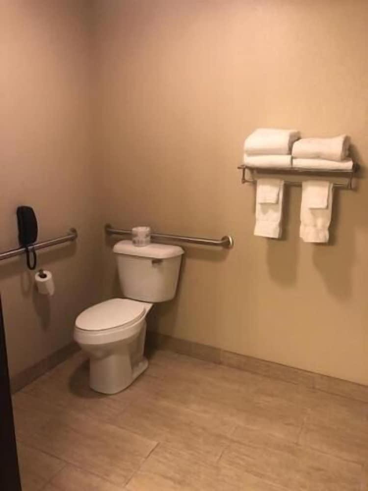 Cobblestone Inn & Suites – Fort Dodge photo 37