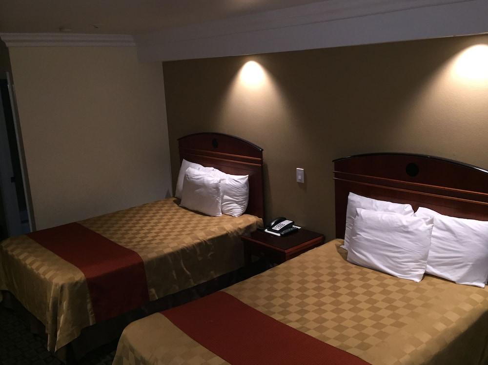 Ontario Inn & Suites photo 7