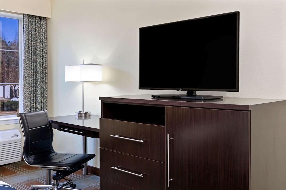 La Quinta Inn & Suites by Wyndham Atlanta South - Newnan photo 23