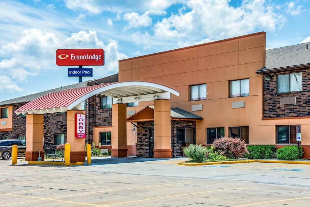 Econo Lodge Topeka at Wanamaker photo 9
