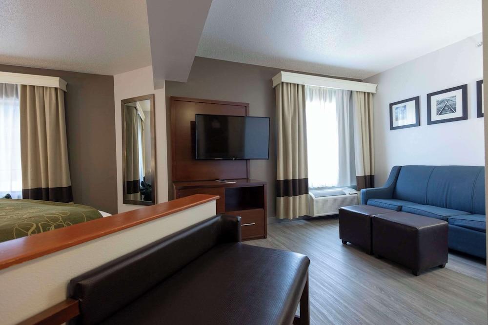 Comfort Suites Springfield I-70 photo 37
