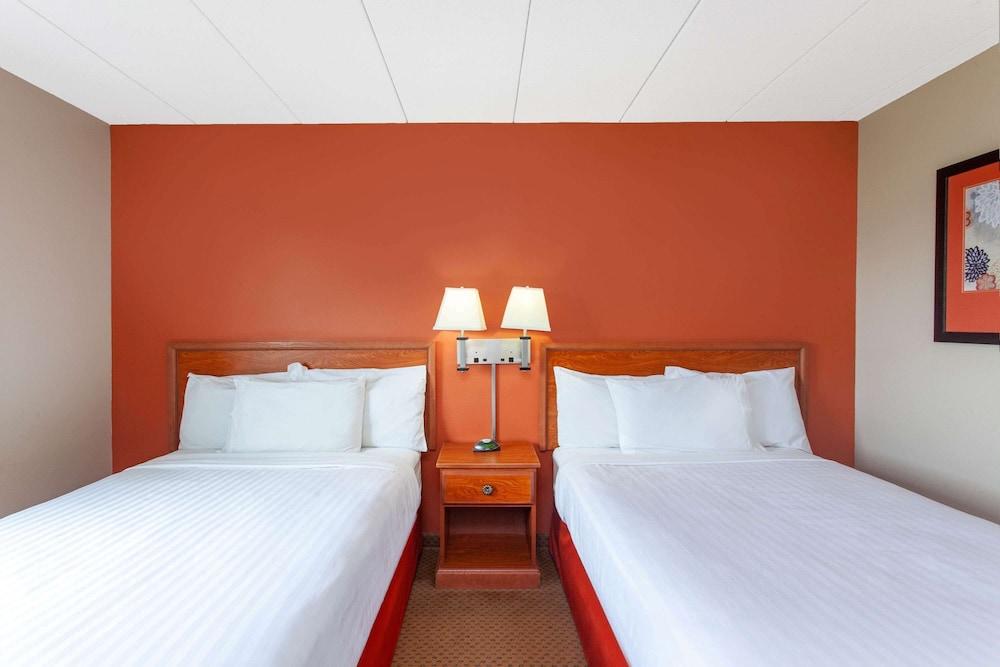 AmericInn by Wyndham Willmar photo 16