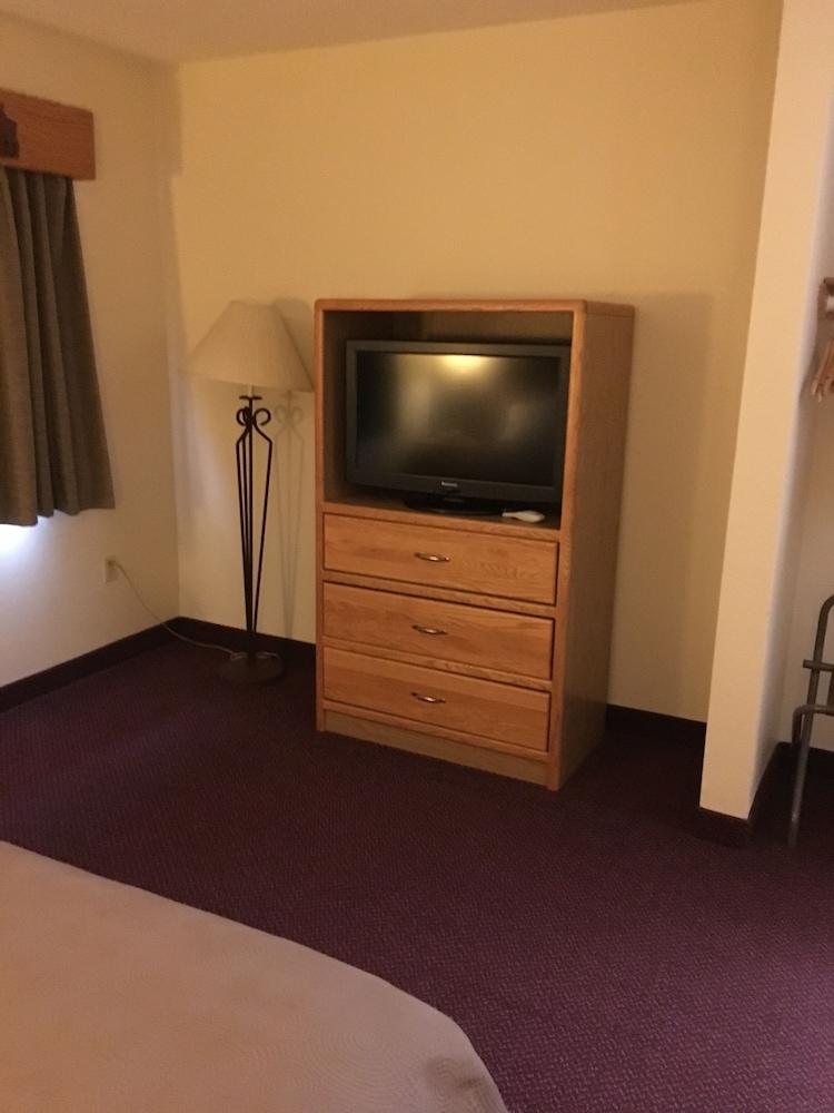 Moose Lake Lodge & Suites photo 23