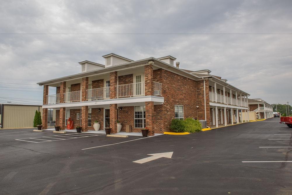 Richland Inn Lawrenceburg photo 32