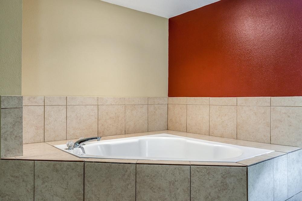 Red Roof Inn & Suites Little Rock photo 48