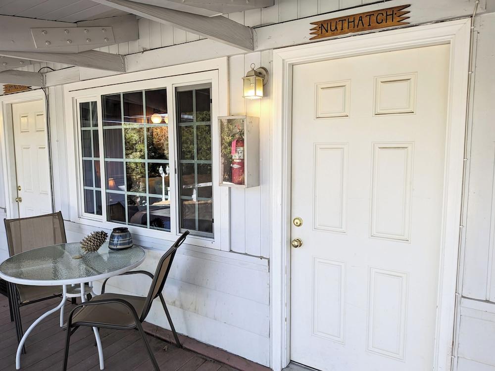 Bluebird Cottage Inn photo 43