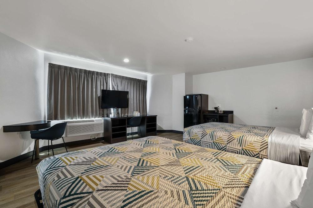 Studio 6 Suites Escondido, CA photo 17