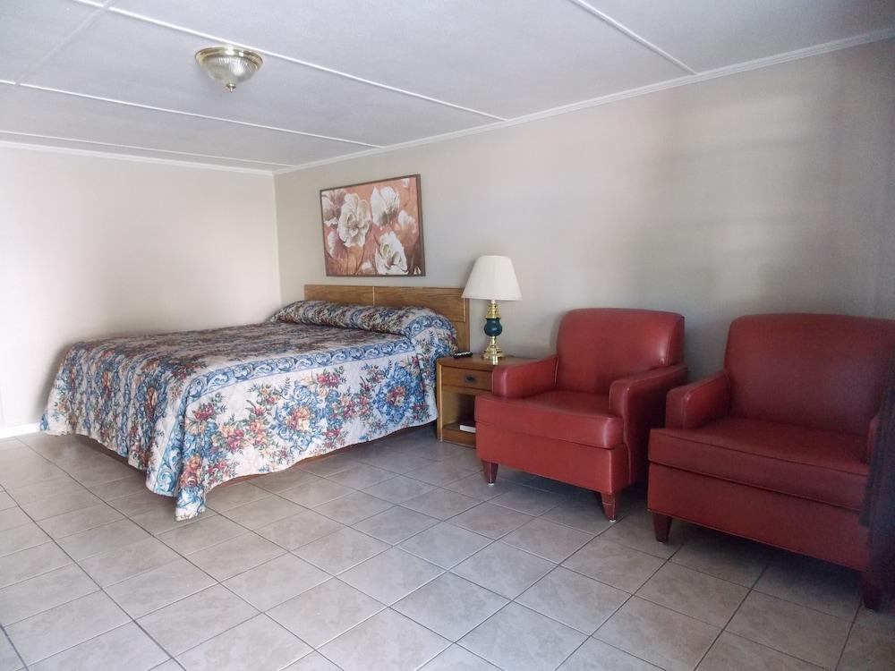 Clarketon Motel photo 34
