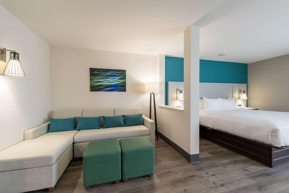 Comfort Suites Colorado Springs East -Medical Center Area photo 42