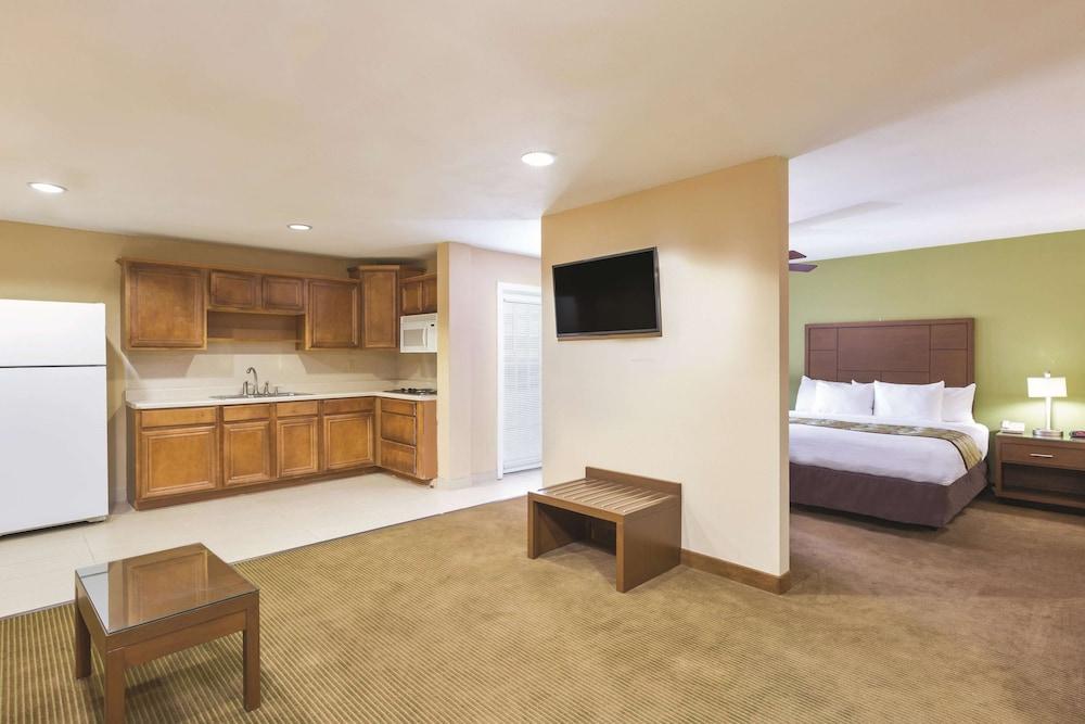 La Quinta Inn by Wyndham Austin North photo 12