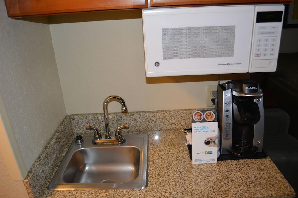 Holiday Inn Express & Suites Lancaster by IHG photo 23