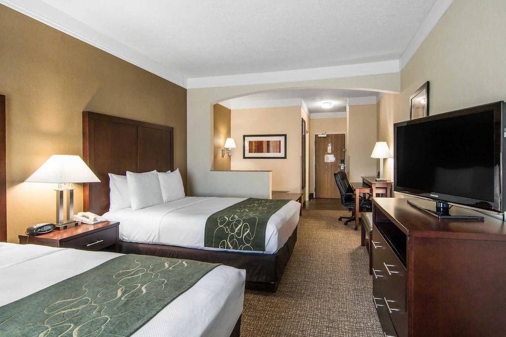 Comfort Suites Linn County photo 38