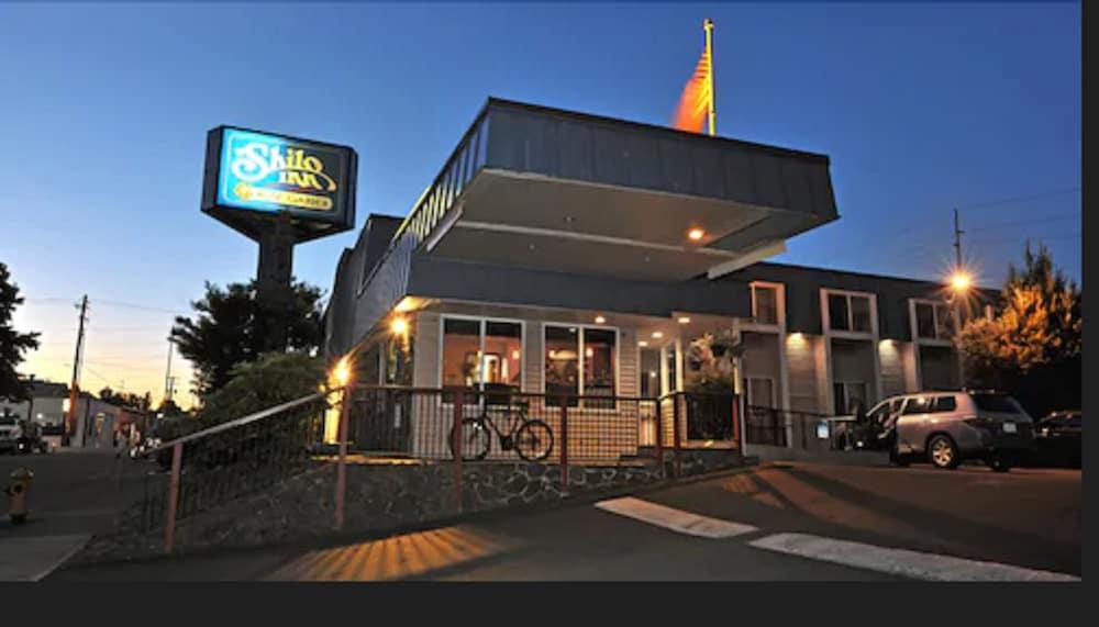 District Hotel by OYO Portland Convention Center photo 1