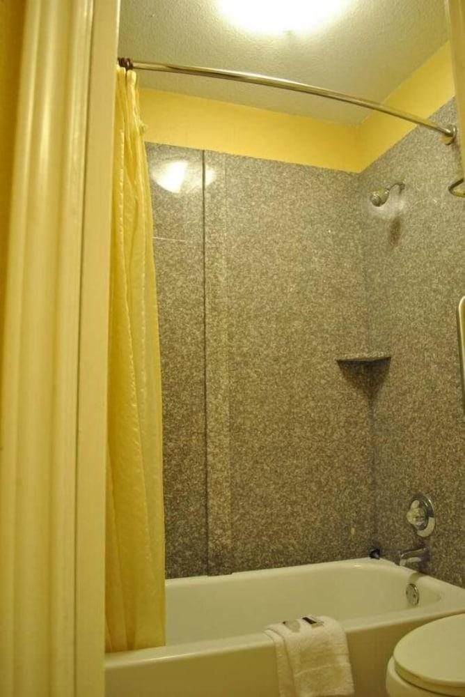 Executive Inn photo 27