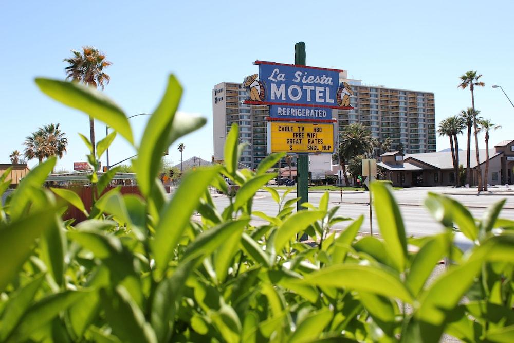 La Siesta Motel photo 1