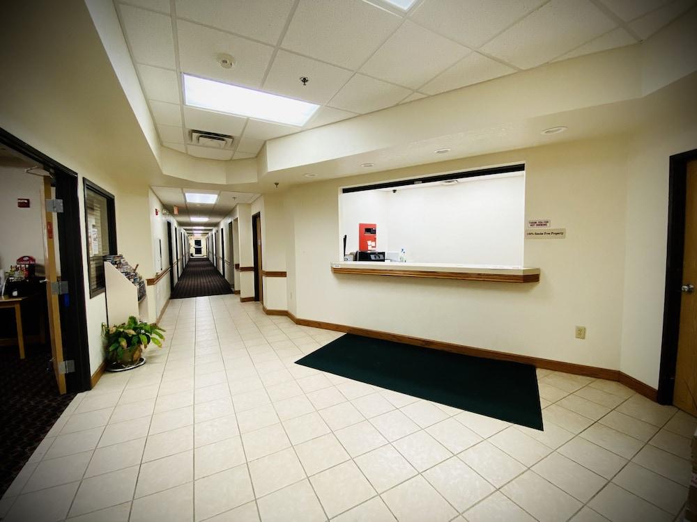 Herington Inn & Suites photo 12