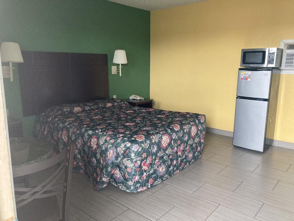 Capri motel photo 9