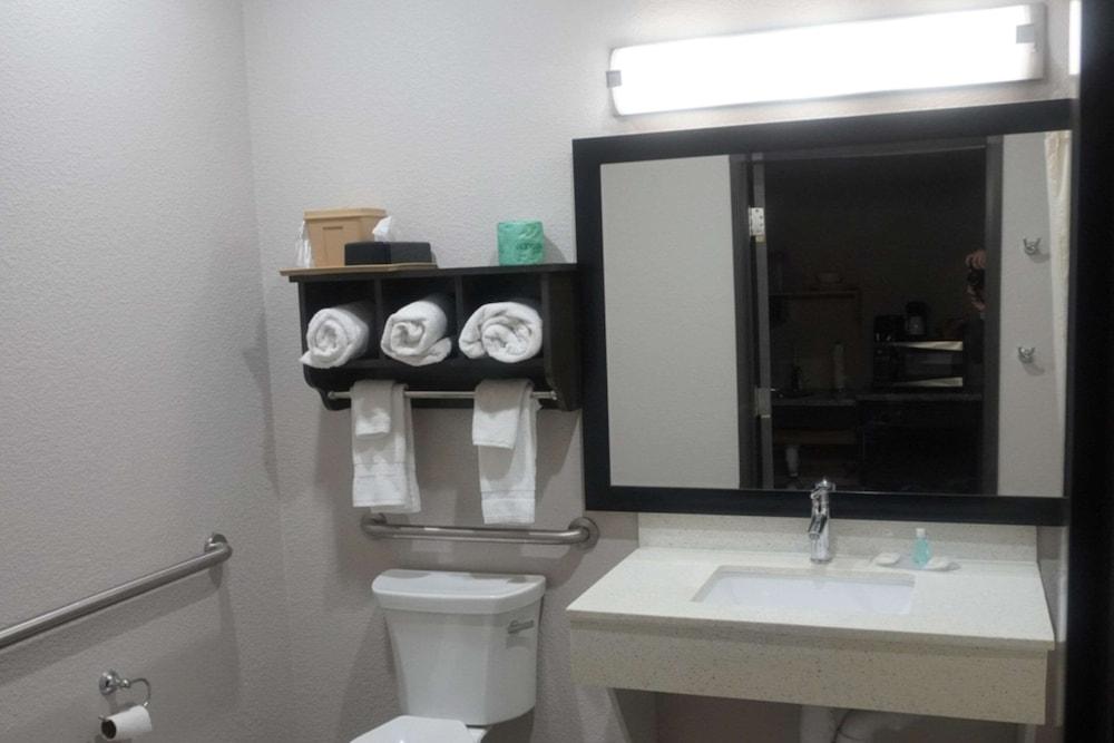 MainStay Suites Odessa I-20 photo 6