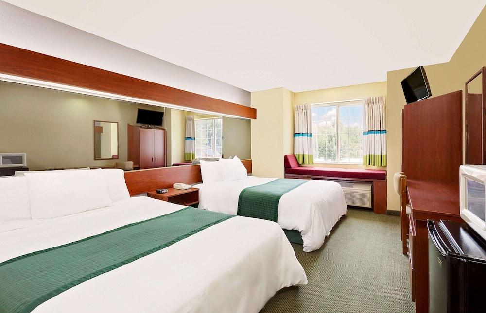 Microtel Inn & Suites by Wyndham Thomasville/High Point/Lexi photo 26