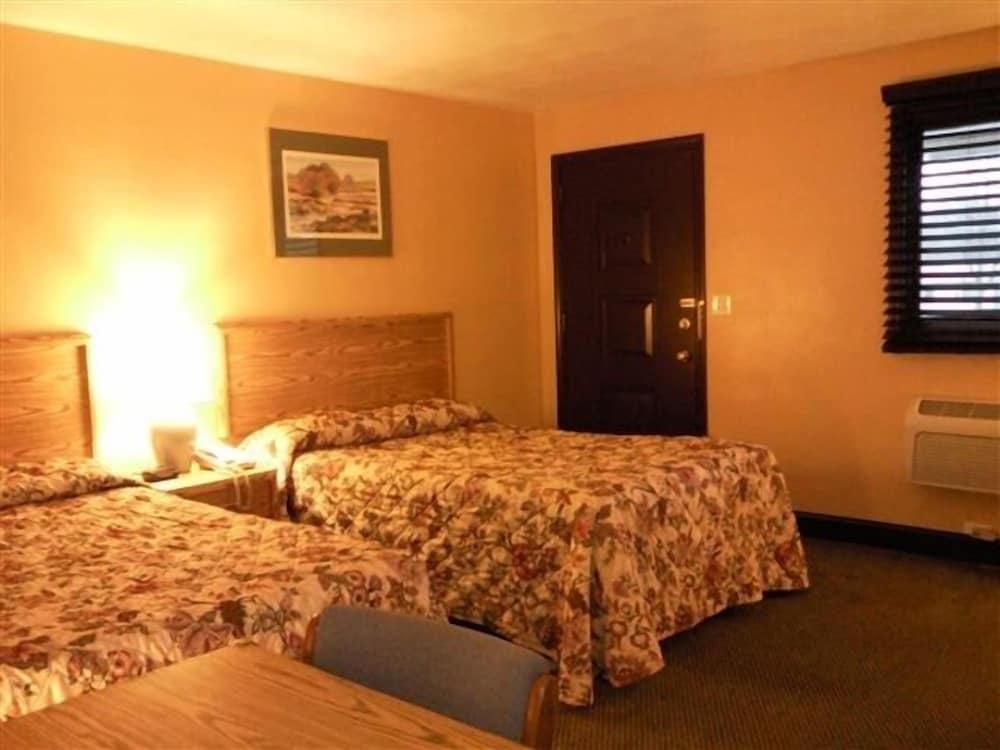 Colonial Inn Motel photo 15