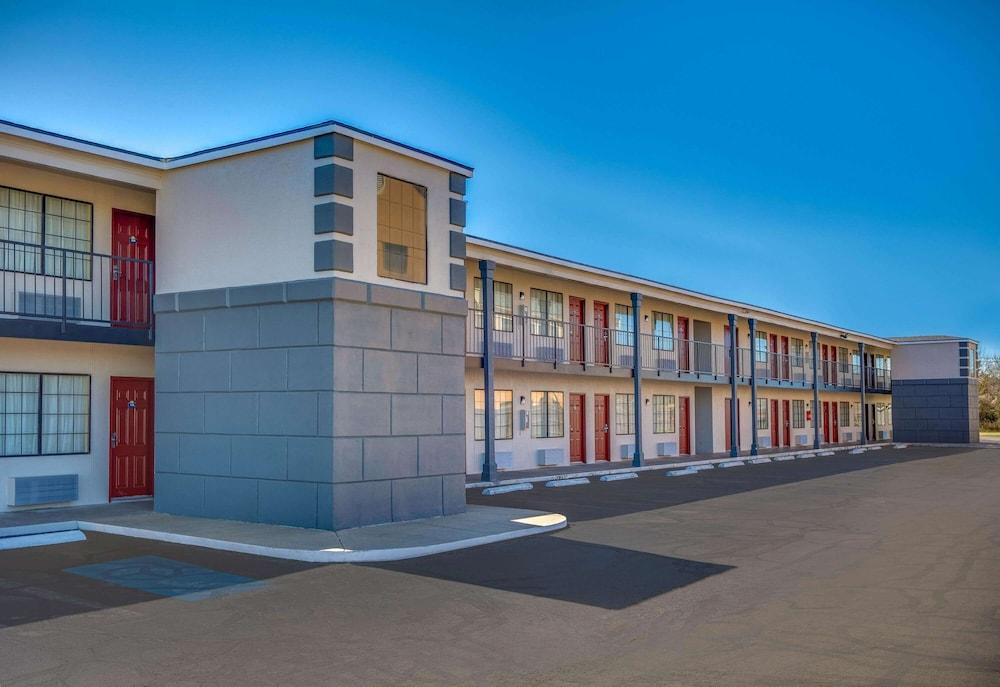 Days Inn by Wyndham Waco Near Downtown/University photo 5