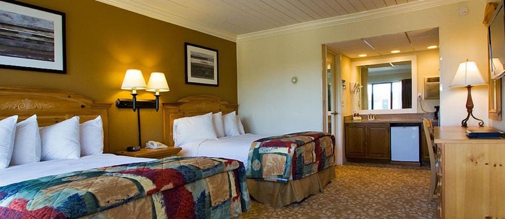 Weathervane Terrace Inn and Suites photo 18