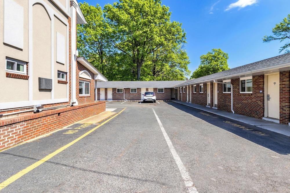 Americas Best Value Inn Avenel Woodbridge photo 23