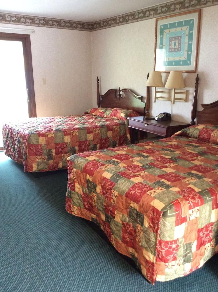 Tidewater Motel photo 22