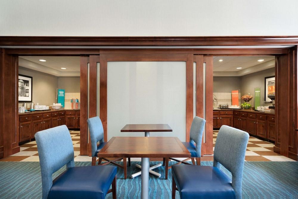 Hampton Inn & Suites Newport/Middletown photo 52