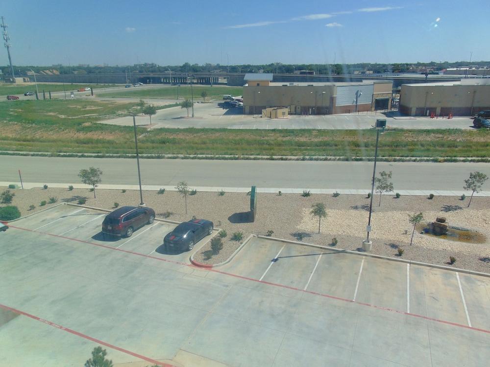 Wingate by Wyndham Lubbock near Texas Tech Univ. Medical Ctr photo 41
