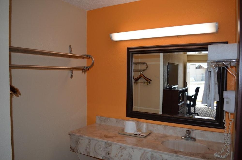 Royal Inn photo 13
