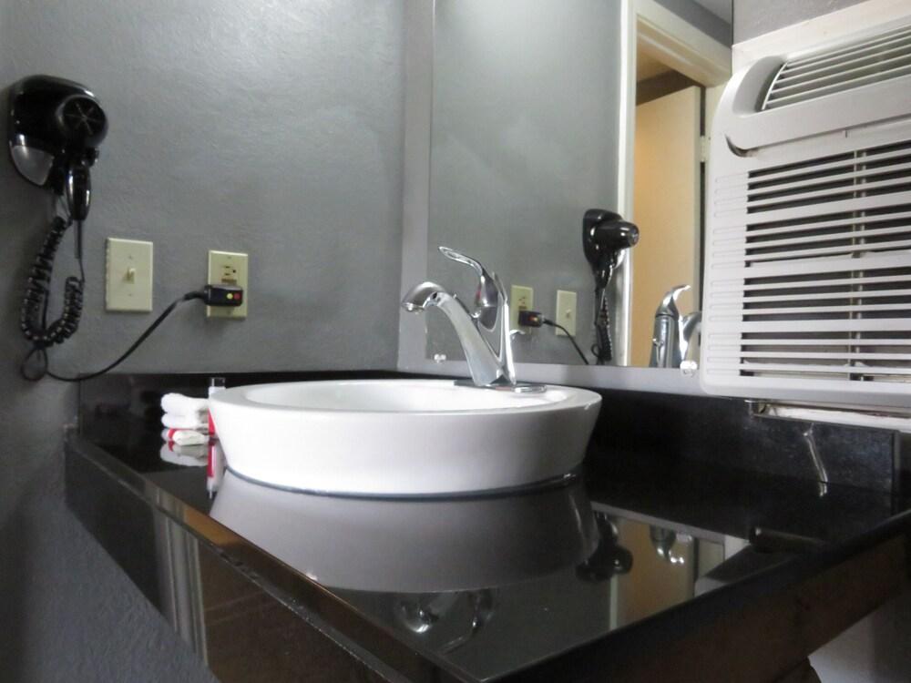 Travelodge by Wyndham Walterboro photo 21