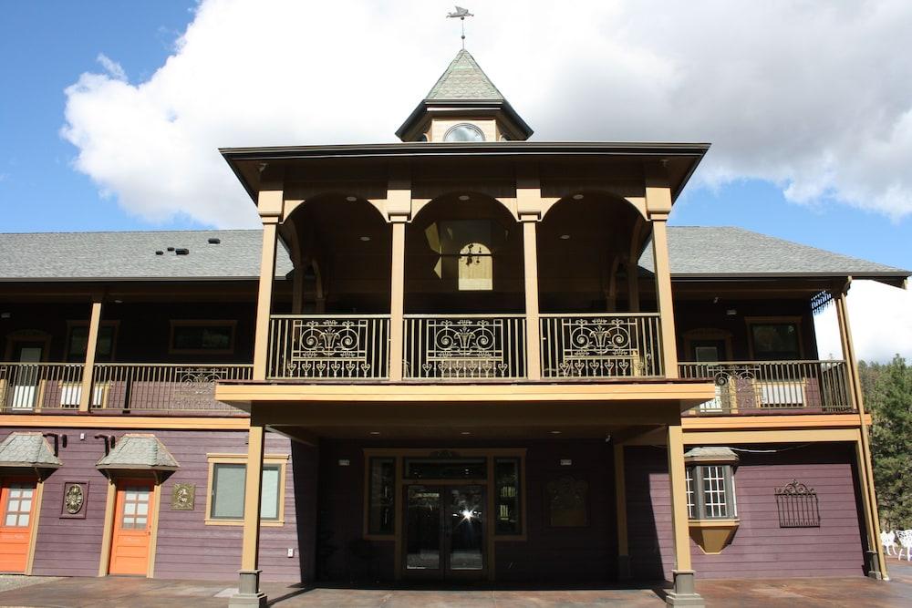 Hearthstone Elegant Lodge by the River photo 39