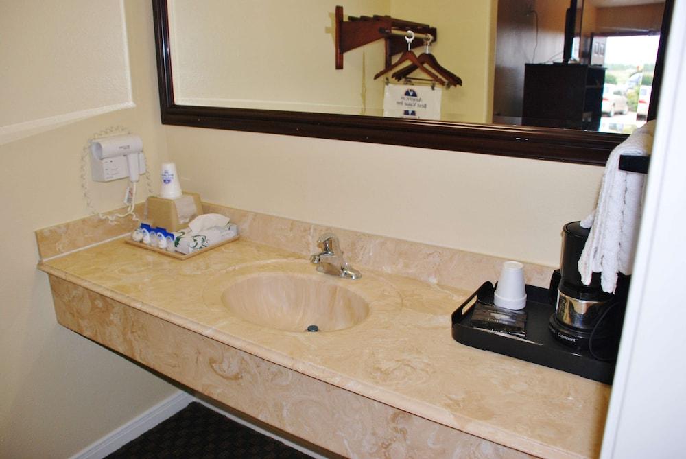 Americas Best Value Inn & Suites Hempstead Prairie View photo 9