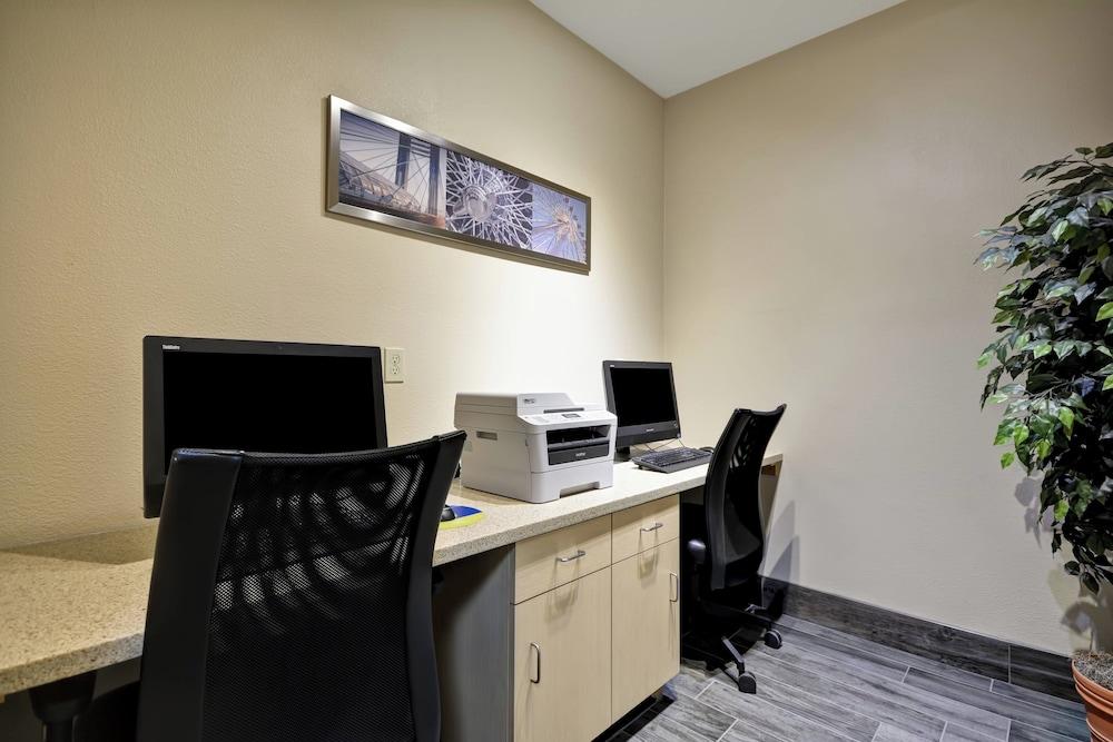 TownePlace Suites by Marriott Sioux Falls photo 46