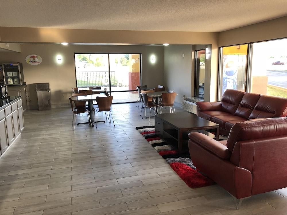 Super 8 by Wyndham, Orangeburg photo 18