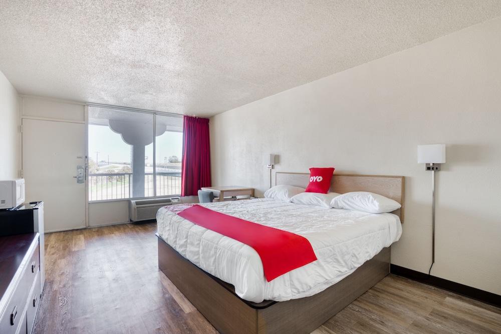 OYO Hotel Waco University Area/ I-35 photo 22