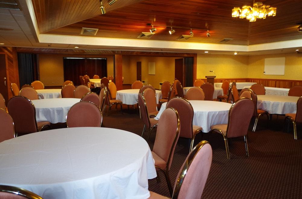 Shiretown Inn & Suites photo 19