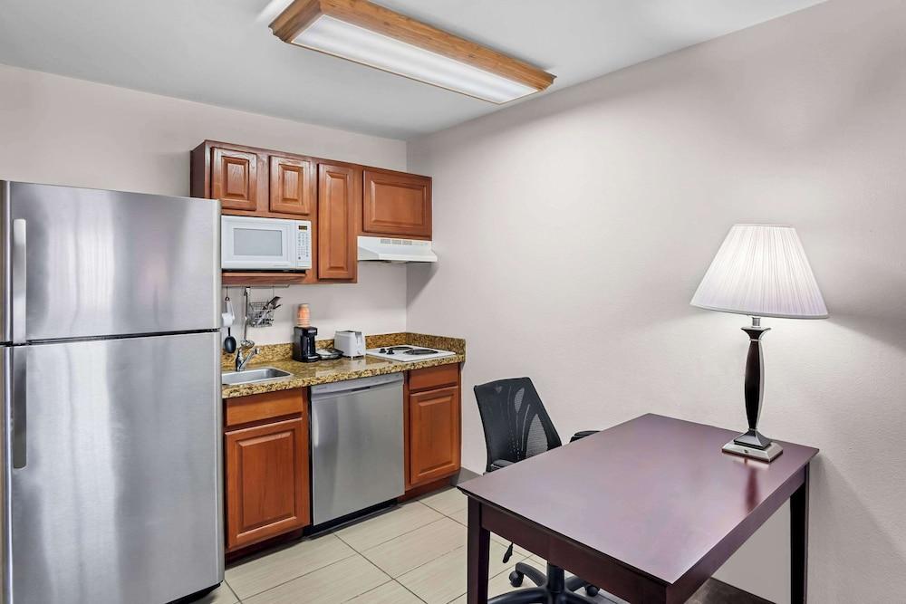 MainStay Suites Addison-Dallas photo 21