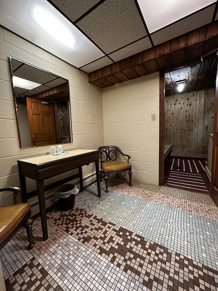 Pine View Inn photo 28