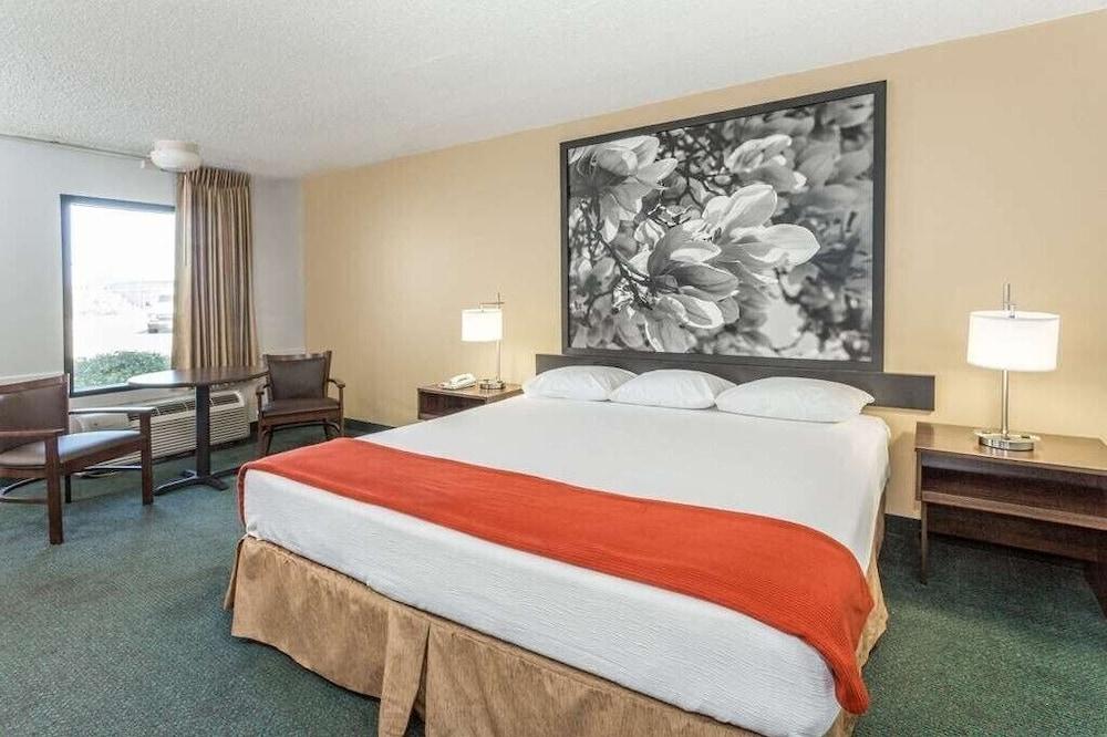 Super 8 by Wyndham Adel GA I-75 photo 12