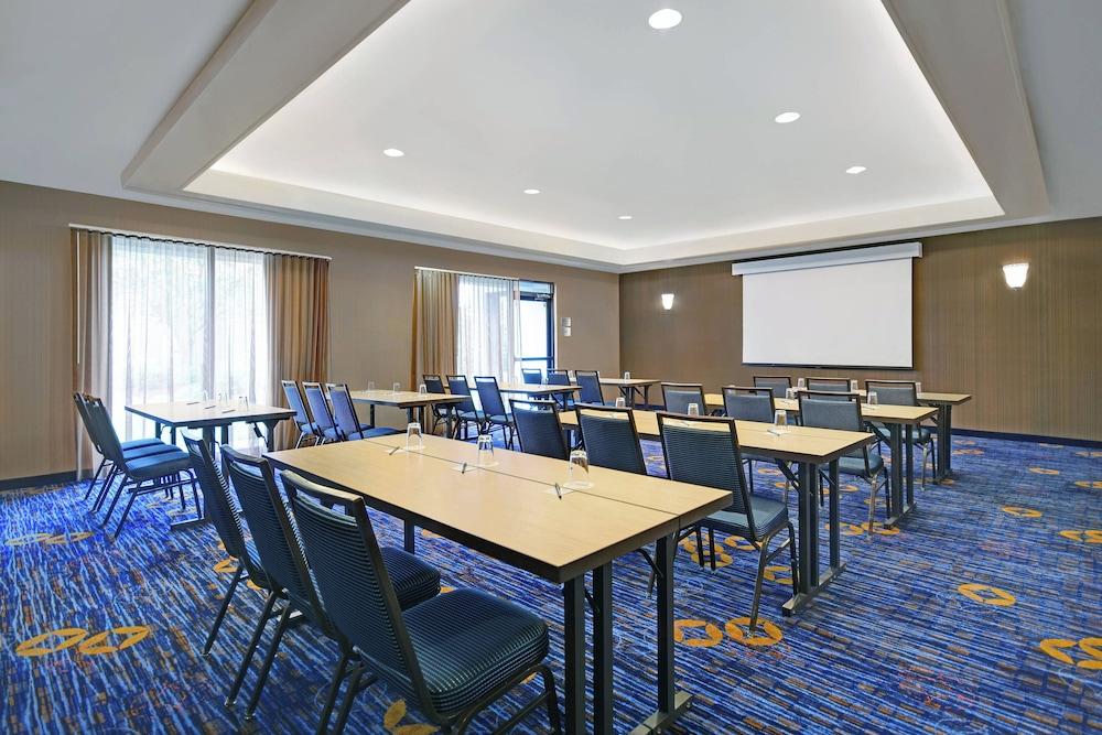 Courtyard by Marriott Raynham photo 45